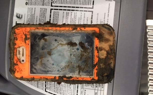 Szinte hihetetlen: egy évet túlélt a jeges vízben egy iPhone