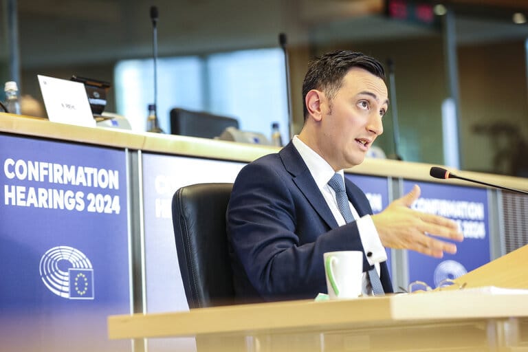 A Fidesz ultimátumot intézett az uniós biztosjelöltekhez
