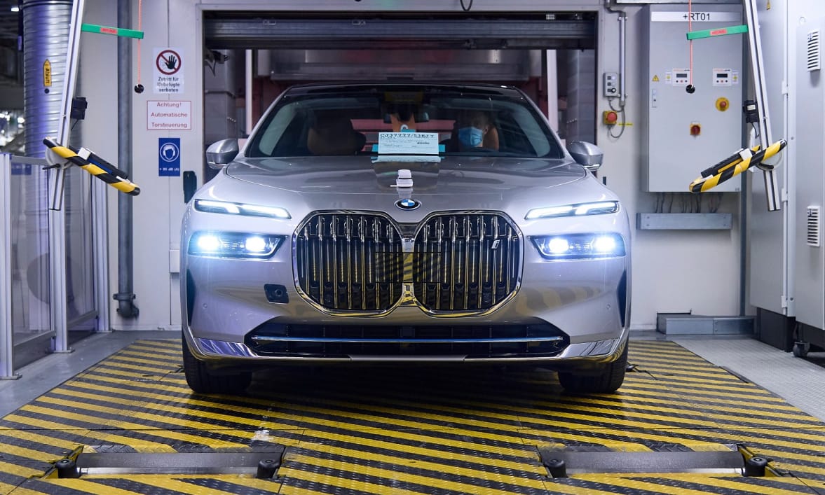 Megkezdődött a villanyautóként is elérhető új 7-es BMW sorozatgyártása