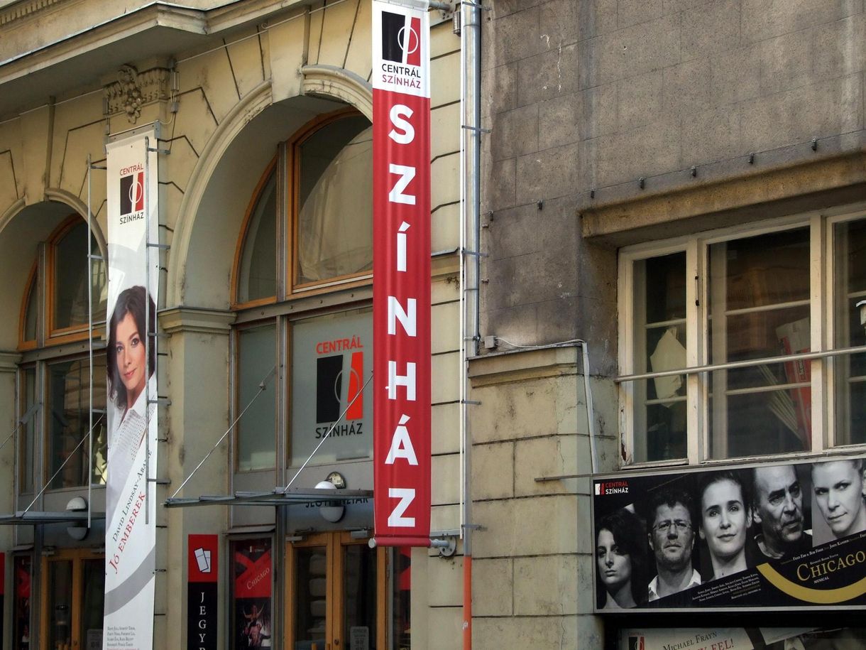 Előadás közben indult meg a szülés egy nézőnél a Centrál Színházban