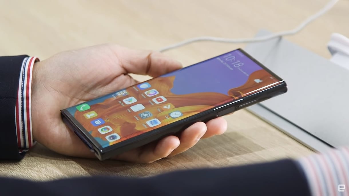 Itt van közelről a Huawei csodamobilja, az összehajtható Mate X