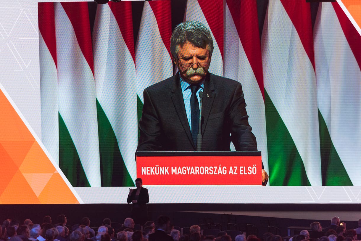 Kövér László: Kelet és Nyugat urai folytatják piszkos játszmájukat