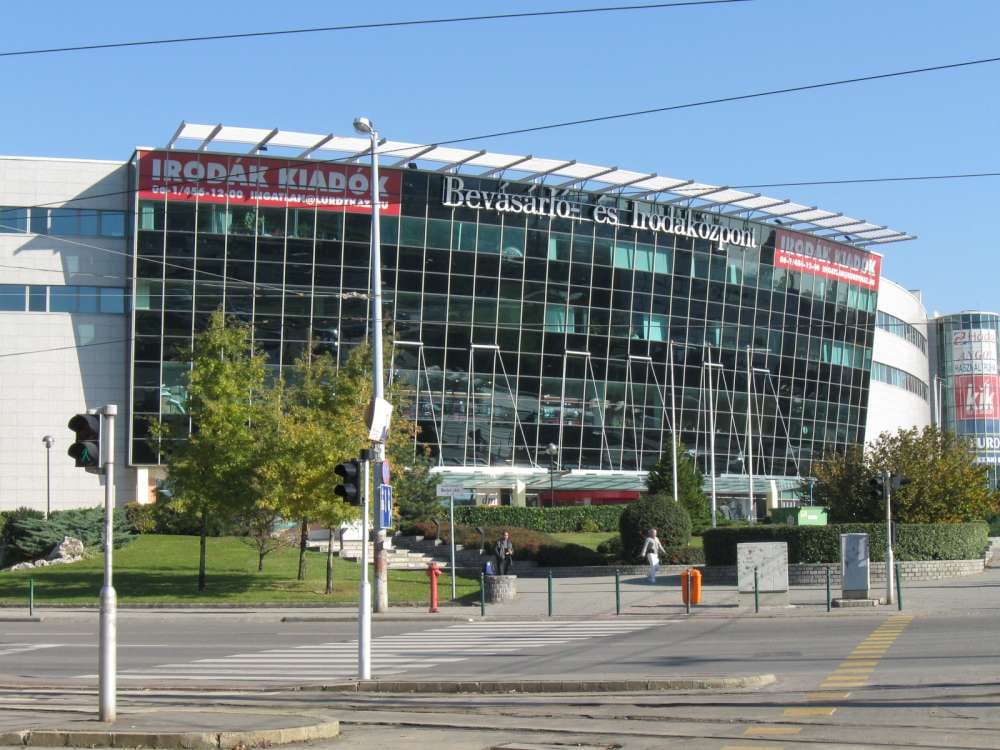 Csomagol a Malév a Lurdy Házban?