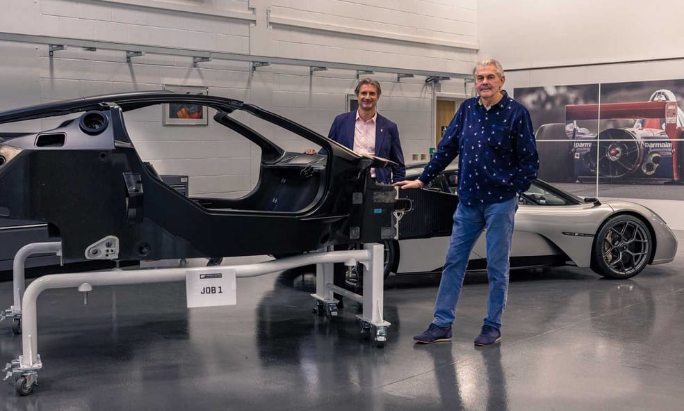 Egekig forgatható szívó V12-es motorral elkészült Gordon Murray első új hiperautója