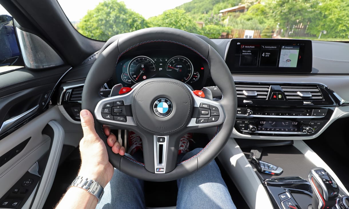 Hazánkba jött az új BMW M5, gyorsan kipróbáltuk a 600 lovas sportgépet