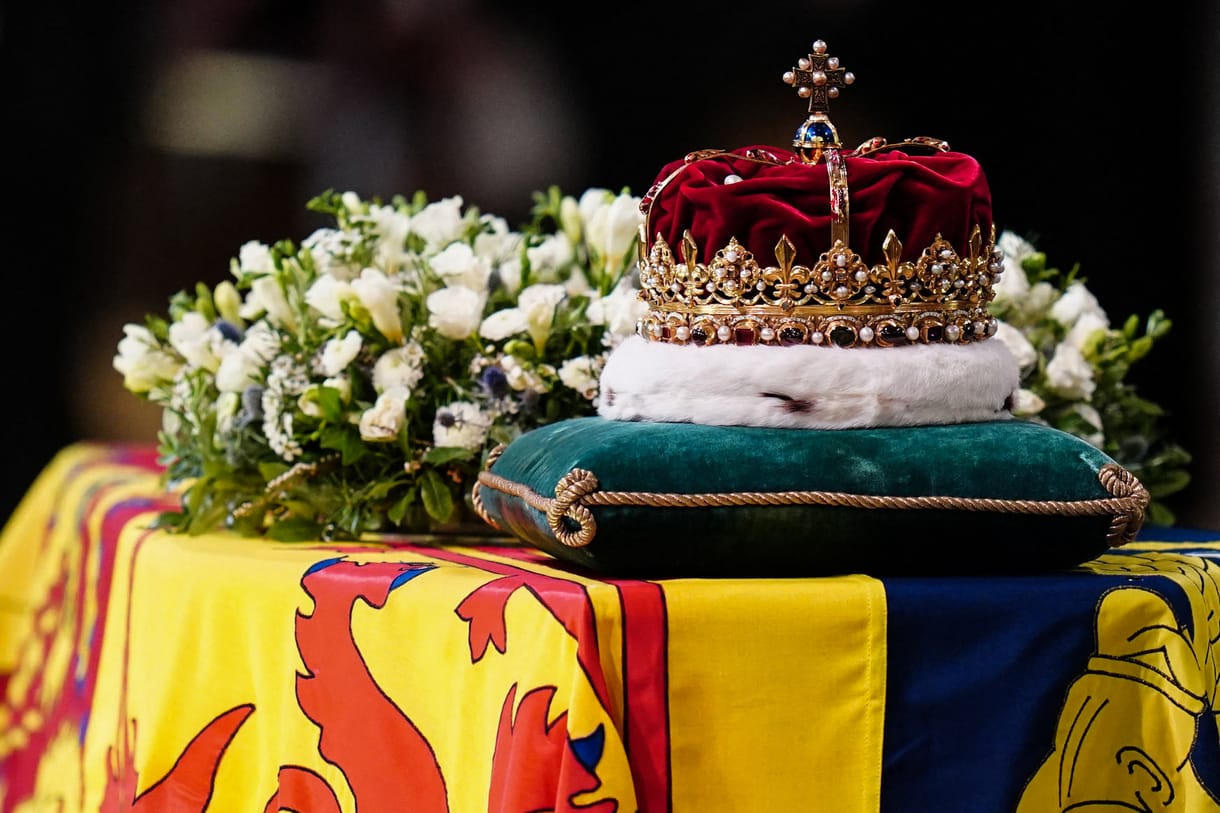 400 ezer emberre számítanak Londonban II. Erzsébet ravatalánál