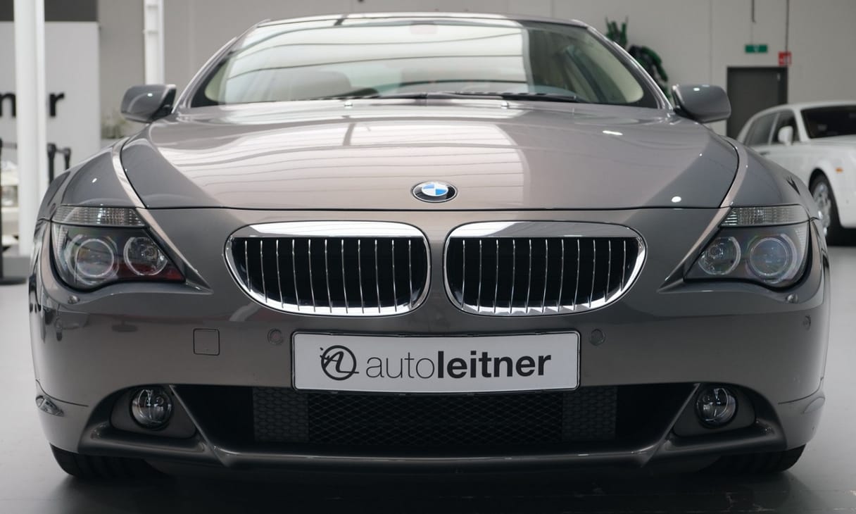 Hihetetlenül kevés kilométerrel és remek V8-cal vár új gazdára ez a 20 éves 6-os BMW