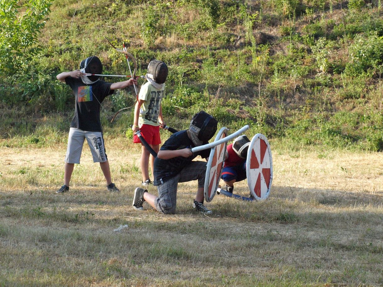 A miniszterek gyerekei még idén sem nyaralhatnak elitnevelő táborokban
