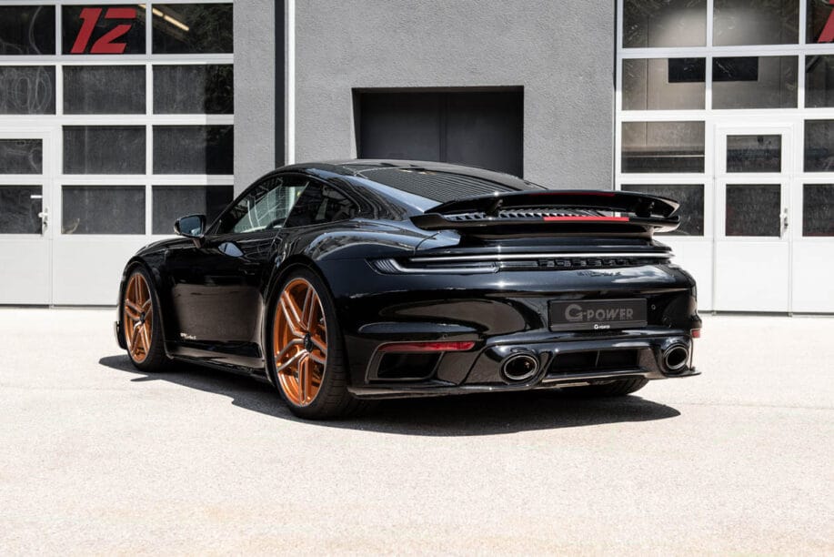 Ez a Porsche 911 Turbo fürgébb, mint egy Bugatti Chiron