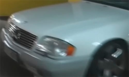 Videó: több százmilliós autógyűjtemény egy pesti pláza alatt