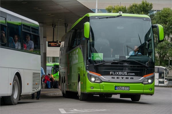 Irodát nyitott Budapesten az olcsó buszjáratok királya