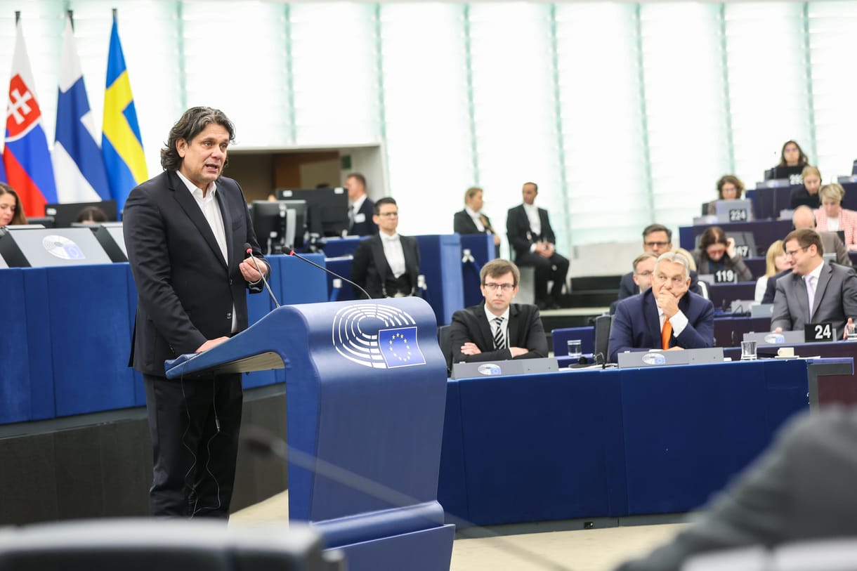 Deutsch Tamás a személyeskedést választotta: így szállt bele Magyar Péterbe az Európai Parlamentben
