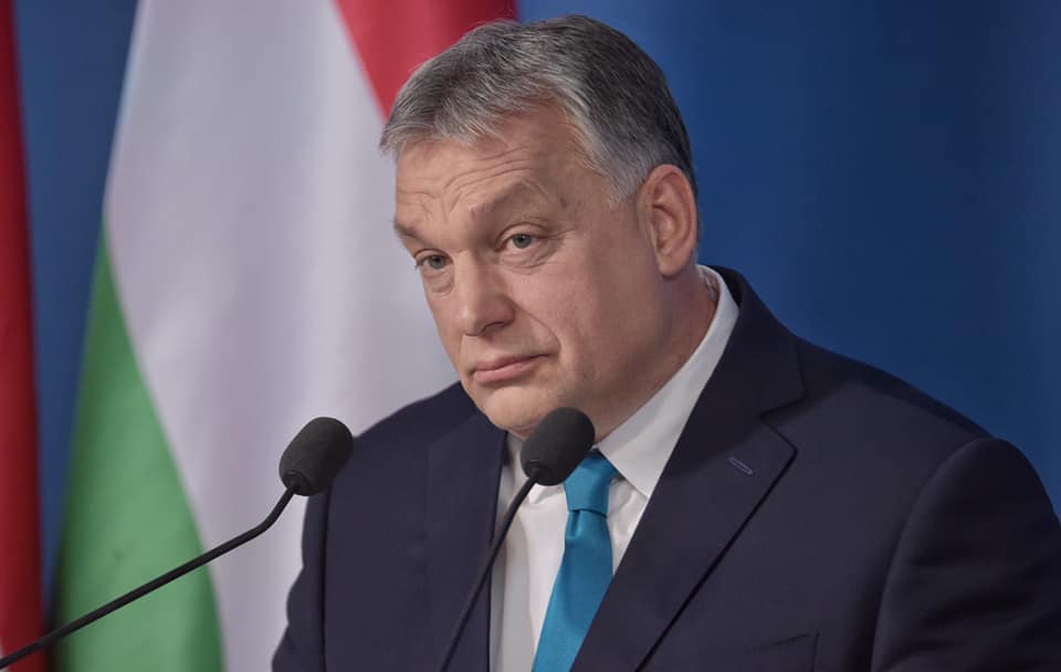 6 és fél percben az Orbánnak feltett, évek alatt felhalmozott kérdések – videó