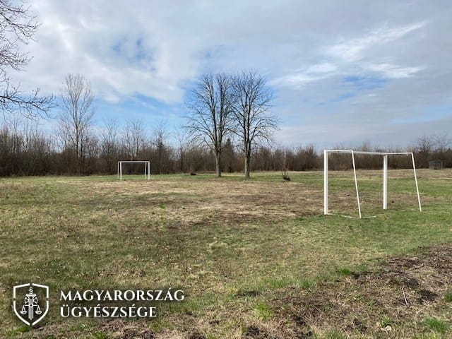 Húszmilliót kapott a falu a soha el nem készülő sportpályára