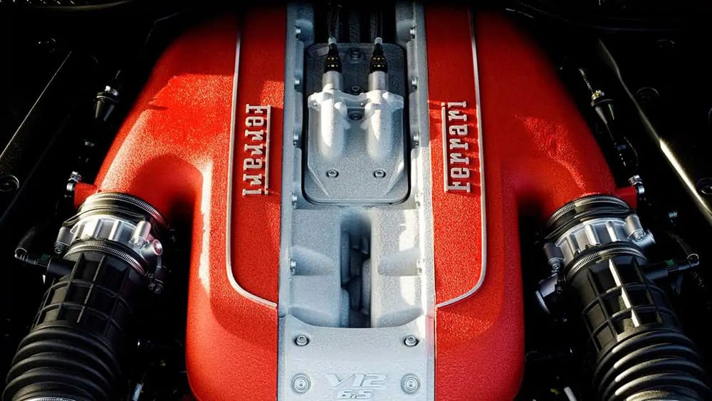 A Ferrari és Lamborghini benzines autóinak megmentéséért lobbiznak az olaszok