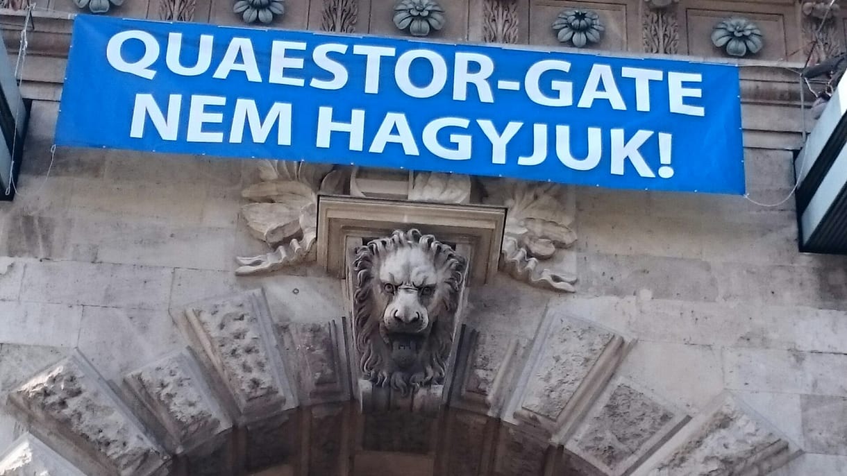 Együtt: a Quaestor egy fordított koncepciós ügy