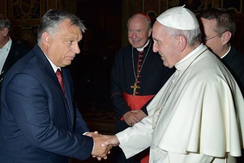 Irgalmasságot gyakorolt a pápa azzal, hogy hajlandó volt misézni Orbán Viktor országában
