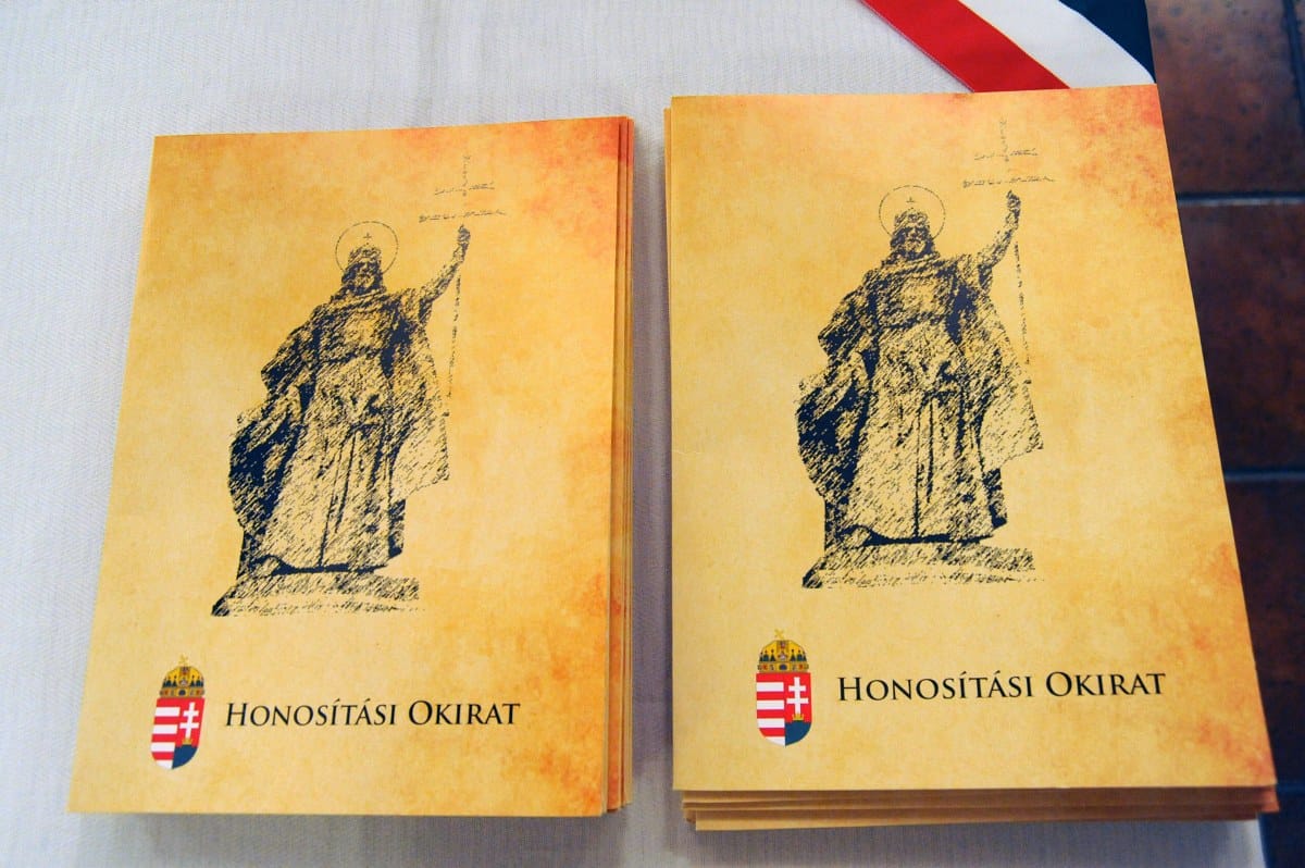Semjén: 250 ezer határon túli kaphat magyar állampolgárságot