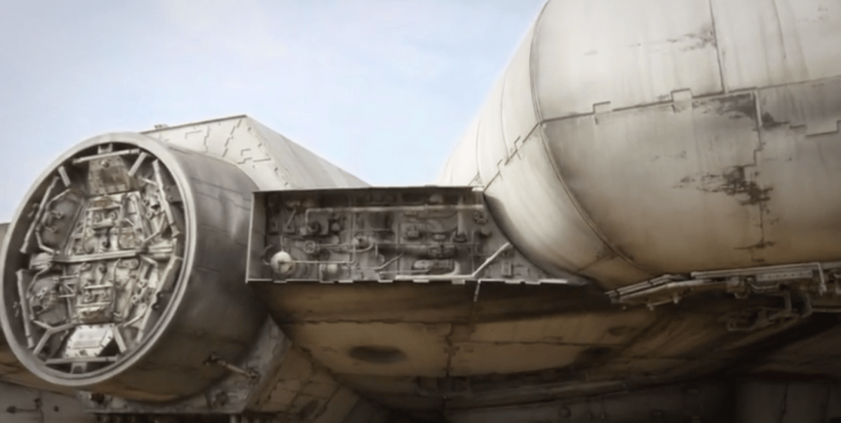 Star Wars-forgatás: már közeli videó is van Han Solo űrhajójáról