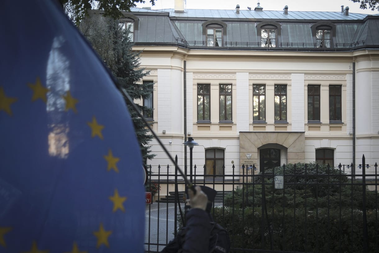 Máris elkezdte megnehezíteni Tusk életét a lengyel Alkotmánybíróság