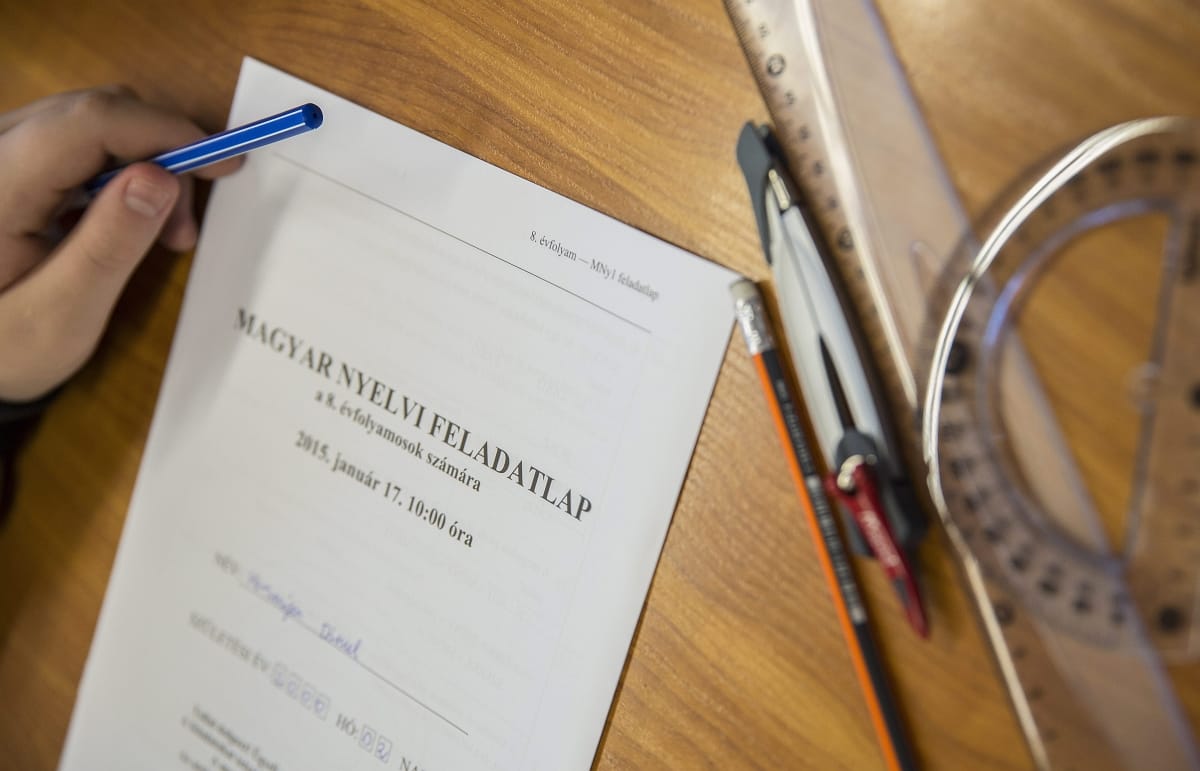 Húsz perccel előbb bontották fel a borítékot, a Kürt Gimnázium elismerte: hibáztak a felvételinél