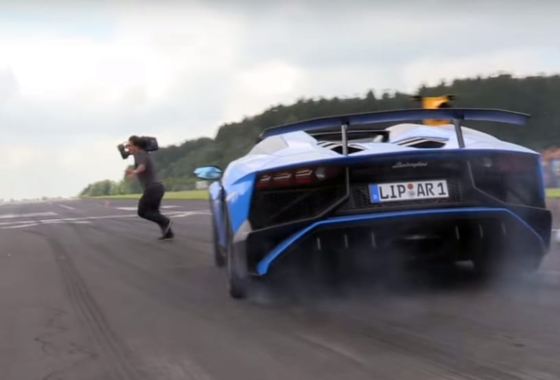 Óriásit mentett a Lamborghini sofőrje – videó