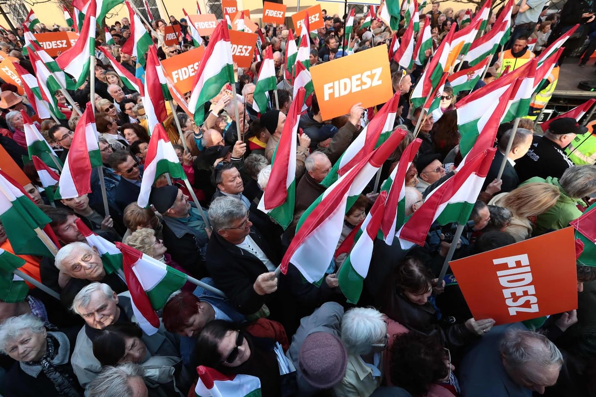 Felmérés: Egyre borúsabban látják a jövőt a Fidesz szavazói