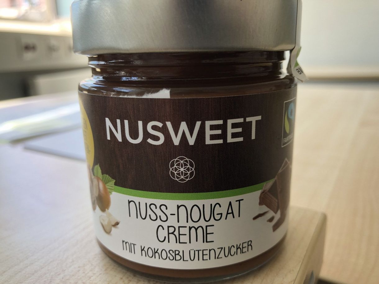 Ha ilyen nugátkrémet vett, nehogy egyen belőle, fémdarab lehet benne