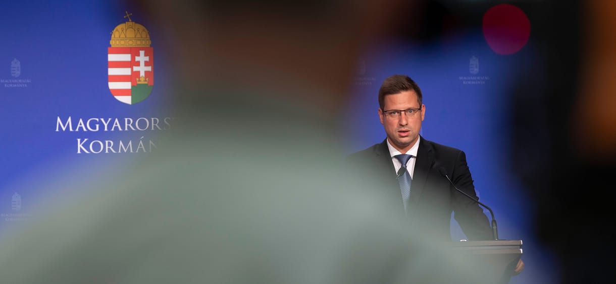 Kormányinfó: engedményeket tesz a kormány Brüsszelnek, hogy jöhessenek az EU-pénzek