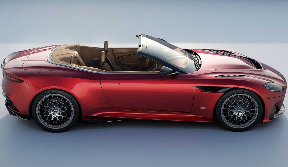 Nyitott tetővel és 770 lóerővel búcsúzik a legendás V12-es Aston Martin
