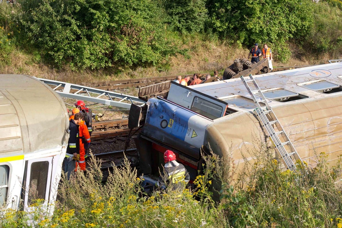 Vizsgálják a lengyel vonatbalesetet, változott a halottak száma