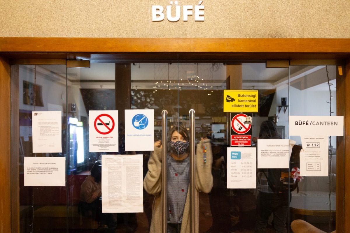 Ez történt a blokádon belül: kiállítás nyílt az SZFE-t elfoglaló diákok fotóiból