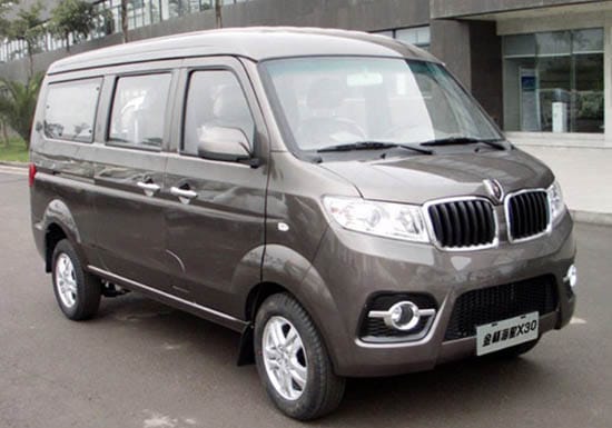 Fotó: nagyon bizarr a kínai BMW-minibusz
