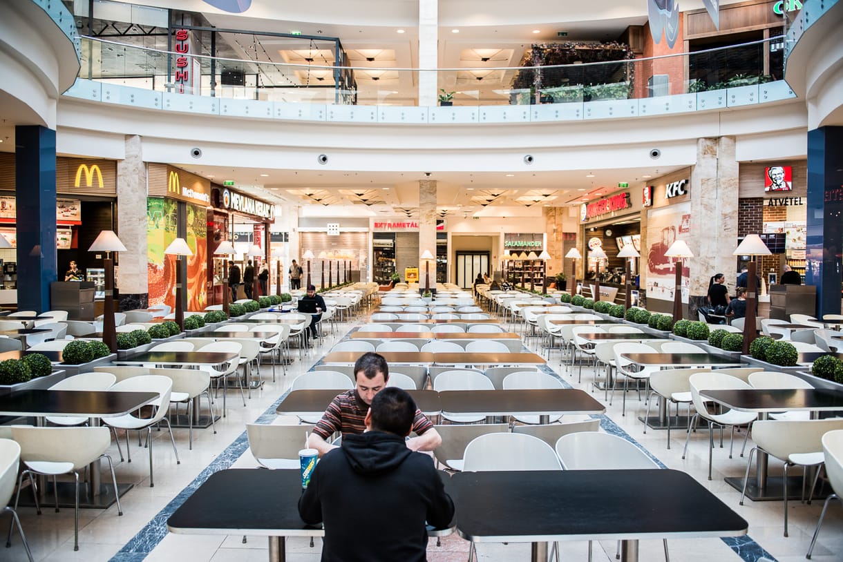 A plázák bukták a legnagyobbat a vasárnapi boltzárral