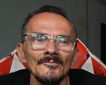 Élő adásban halt meg egy francia streamer, akinek a műsora arról szólt, hogy mások bántalmazták