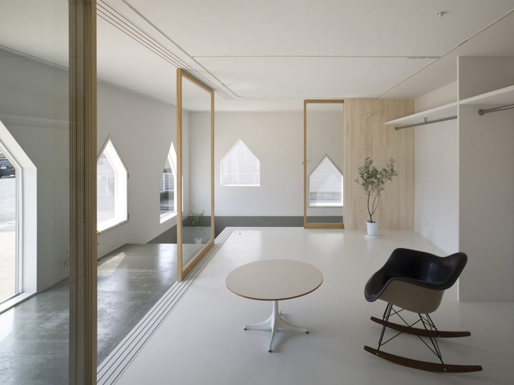 Izgalmas japán tengerparti ház – minimalista luxusbunker