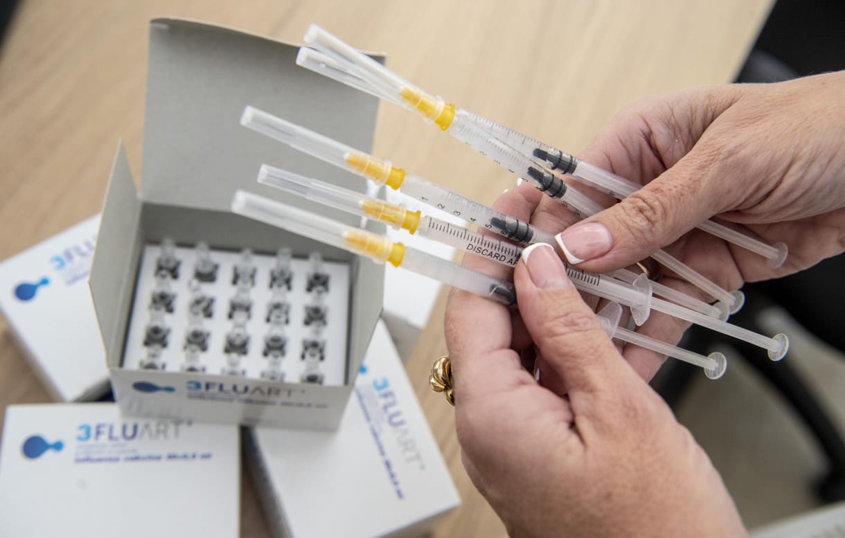 Egyre több az influenzás, de a vakcinák fele még mindig a polcokon hever