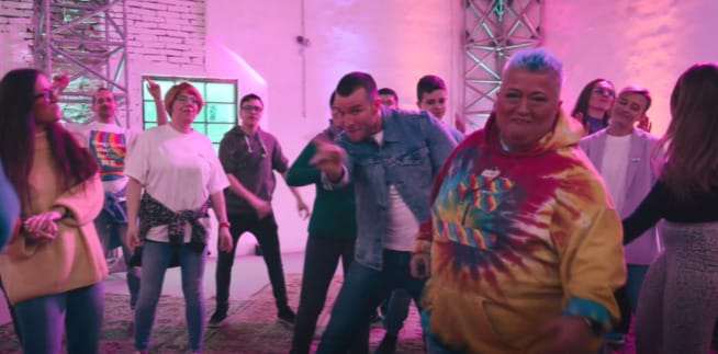 „Hogyha meleg lennék azt hinném, a kormány utál engem” – megjelent a noÁr LMBTQ-klipje