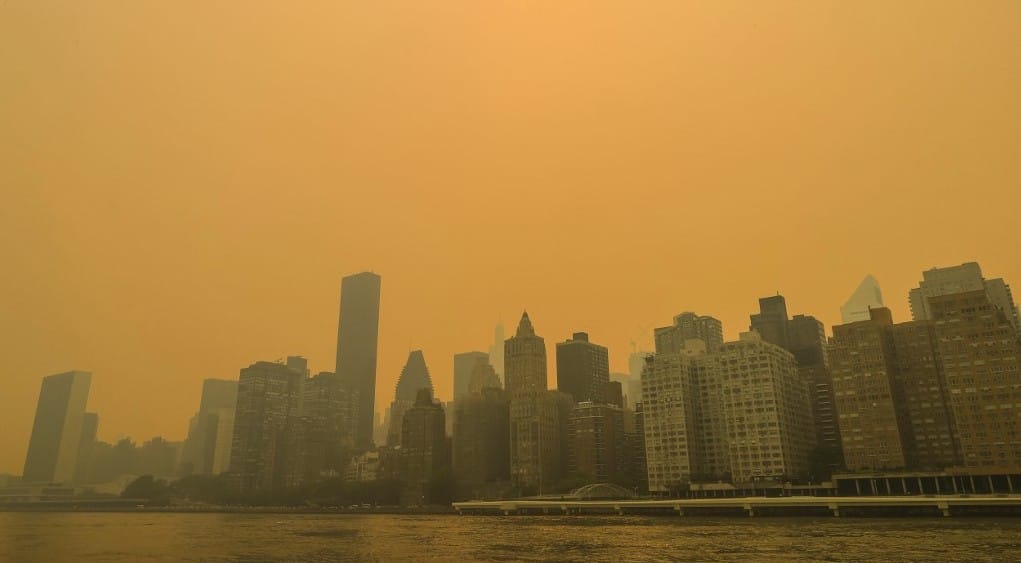 Mégis, mennyire lehet rossz a levegő New Yorkban, ha egy előadó már a harmadik percben nem kapott levegőt a színpadon?
