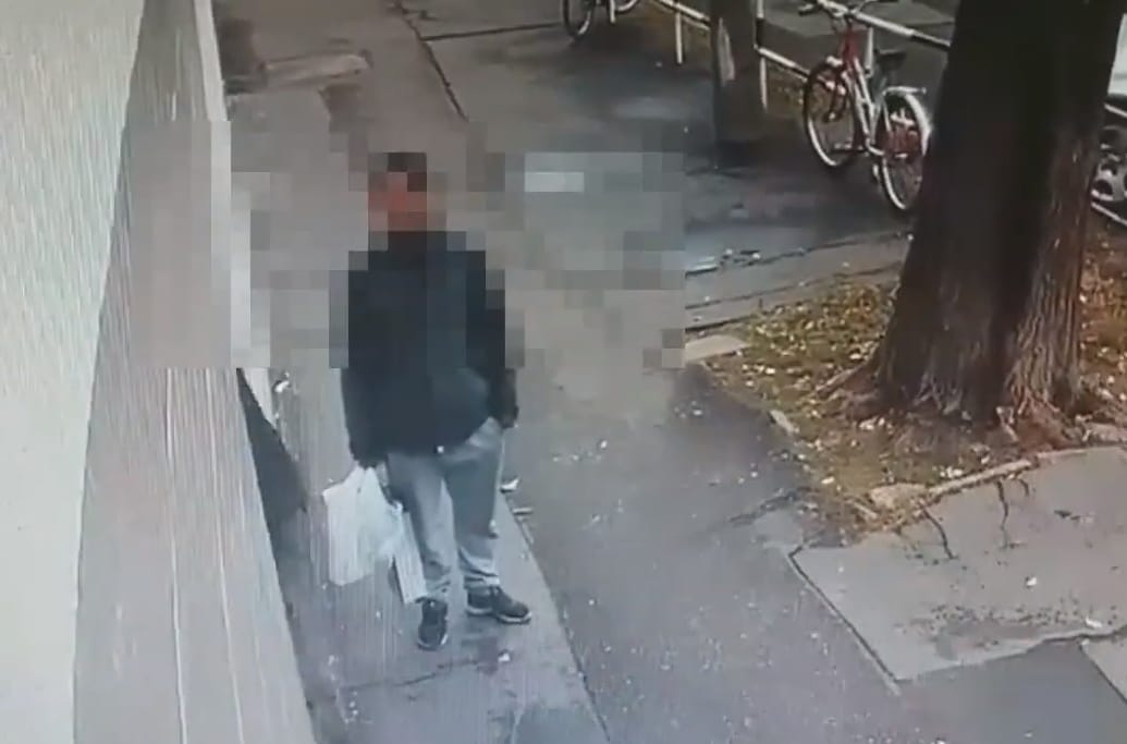 Két tolvaj besétált egy irodába, majd egyikük táncra perdült – videó