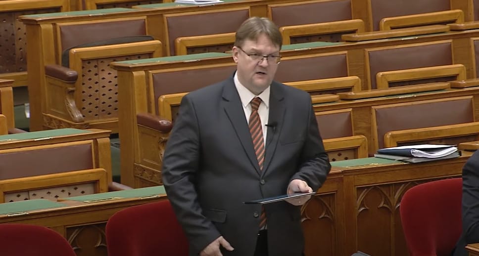 Répássy Róbert: Bármennyire is szeretném megvédeni a munkatársaimat, nem adható ki, hogy Varga Judit milyen javaslattal küldte tovább a kegyelmi kérvényt 