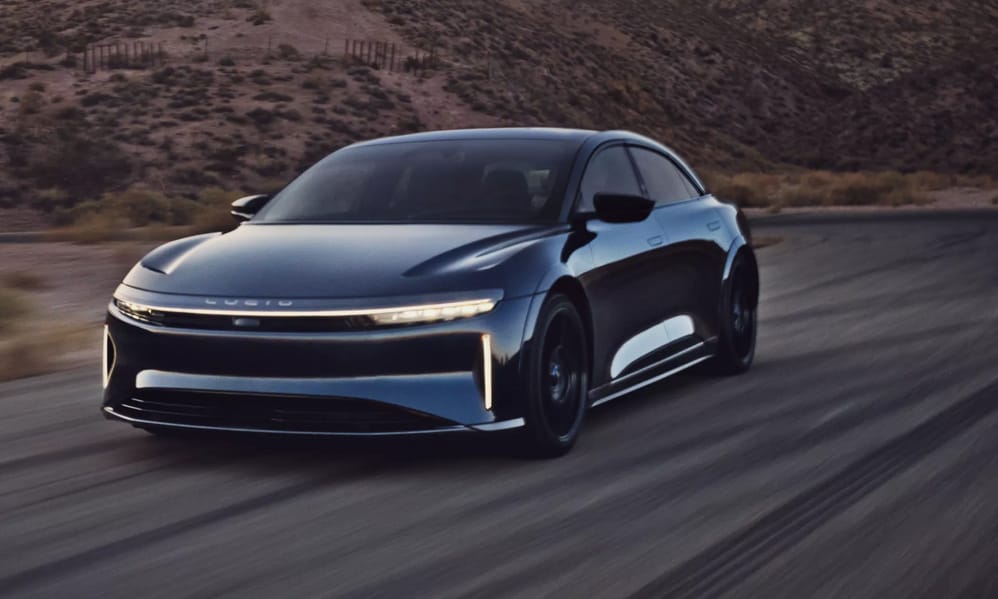 1234 lóerővel veri agyon a Tesla Model S Plaidet a méregdrága új Lucid villanyautó