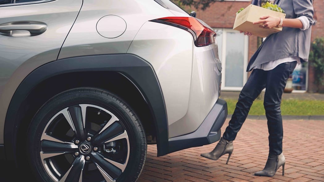 Régi autókba kínál utólag új technikát a Toyota
