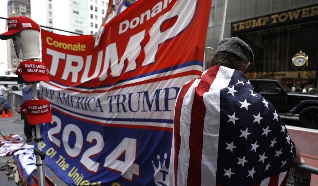 „Megrendezett” – a Trump elleni merényletkísérlet inspirálóan hatott az összeesküvés-elméletekre