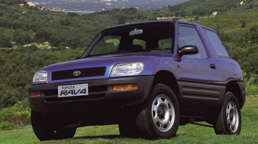 Hihetetlen, de idén már oldtimerek lehetnek az első Toyota RAV4-ek