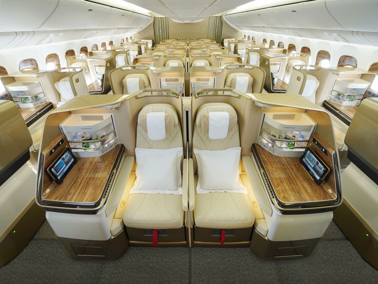 Kész a gép: fotók és videó is jött arról, milyen belülről az Emirates teljesen átalakított Boeing 777-ese
