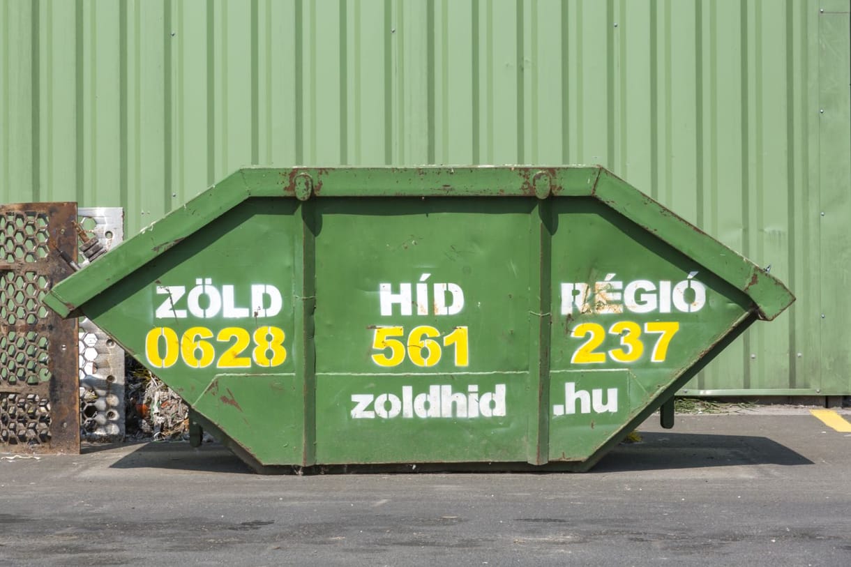 Botrányosan foglalták el a szemétszállító céget, hogy aztán minden ugyanúgy maradjon