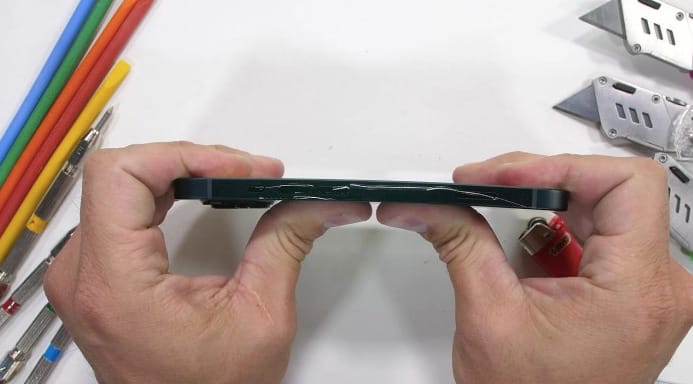 Itt a friss tortúrateszt: megkínozták az iPhone 14-et – videó