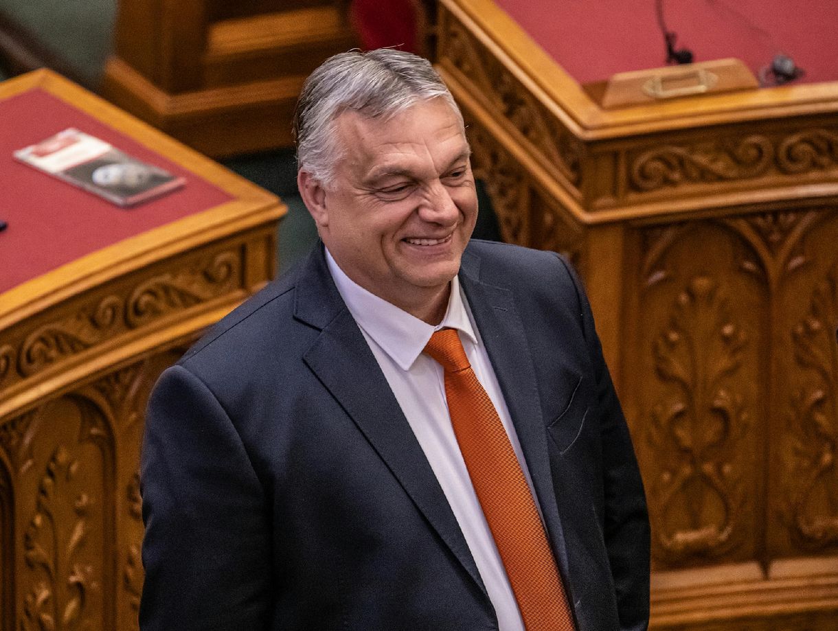 KTK: „Technikai landolás” után ugrott ki Orbán a honvédség gépéből Olaszországban