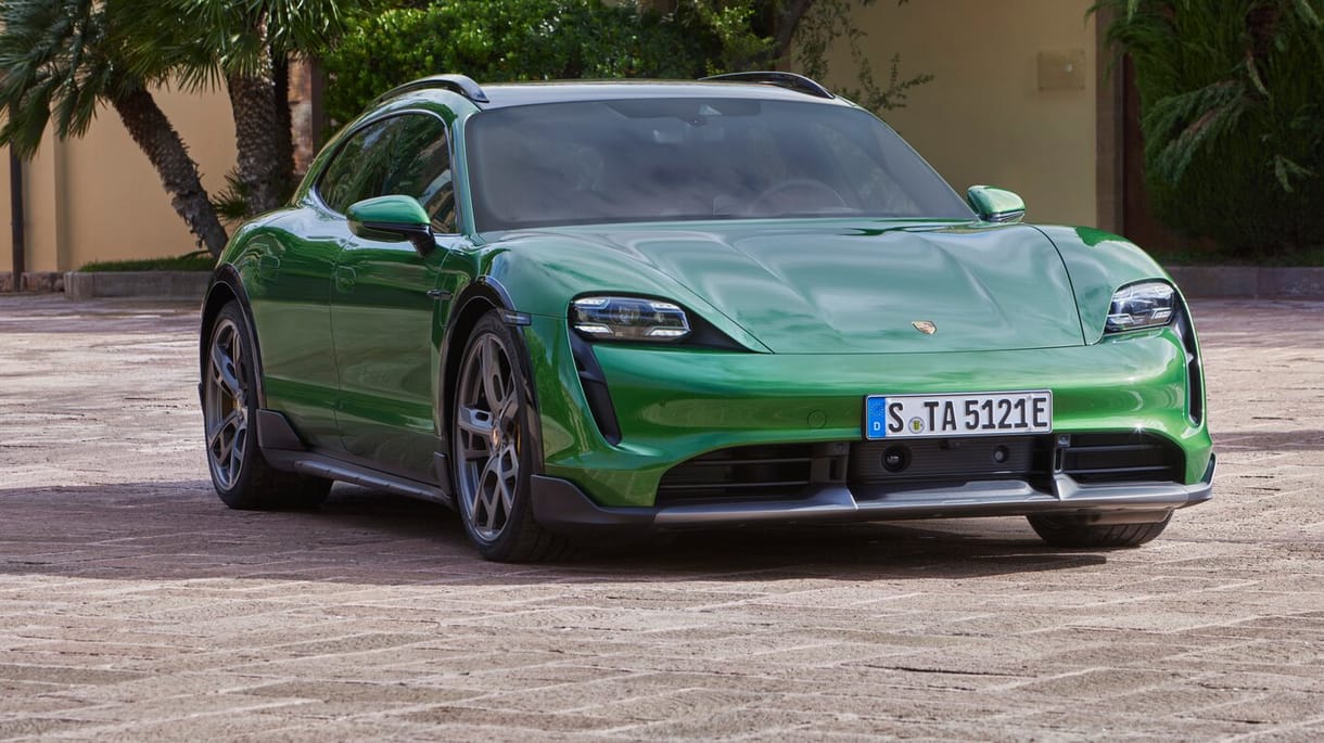 Bemutatkozott a családi Porsche Taycan